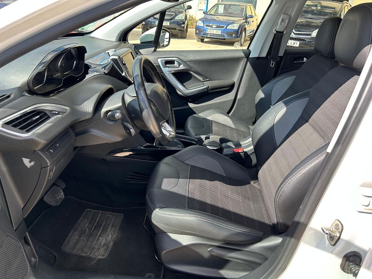 PEUGEOT 2008 ALLURE 1.2 E-THP AUTO SPANISH LHD IN SPAIN 82000 MILES 1 OWNER 2017